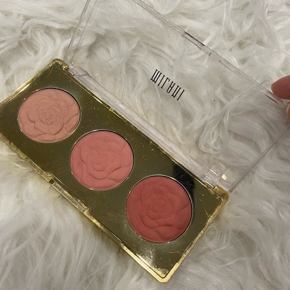 Faces Canada .benefit cosmetics lipstick and milani blush palette - Picture 7 of 9